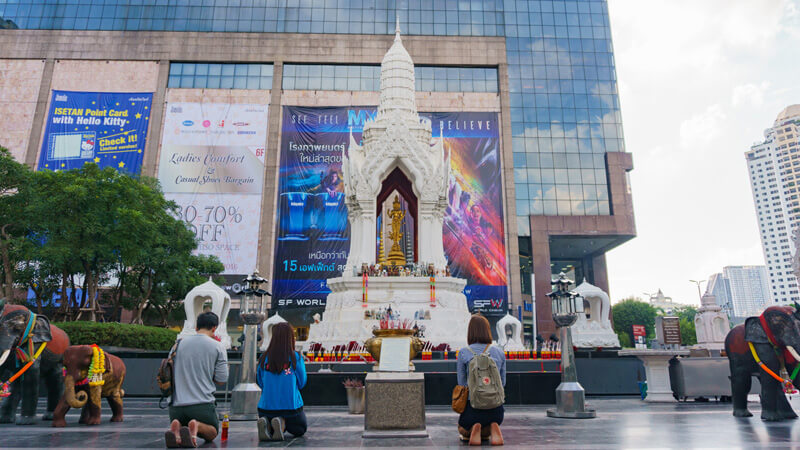 พระตรีมูรติหน้าเซ็นทรัลเวิลล์