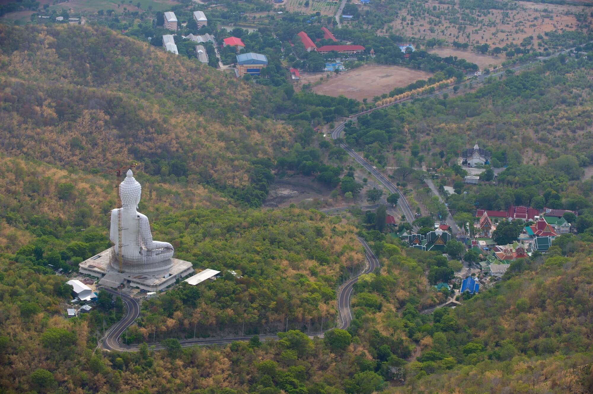 ภาพมุมสูงวัดเขาวงพระจันทร์